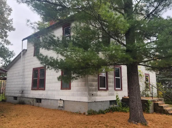 447 W 1st St, El Paso, IL 61738