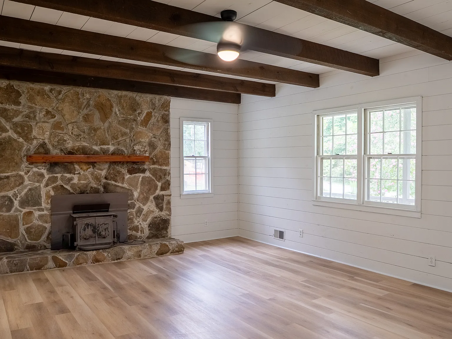 3 bed, 1421 sqft, $2,395 — Photo 3