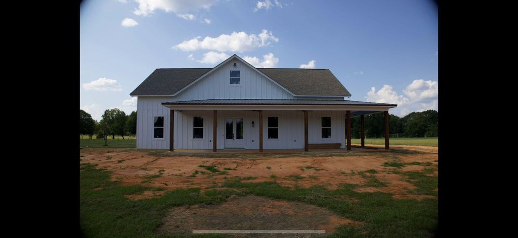 1372 Airport Rd - Property Image