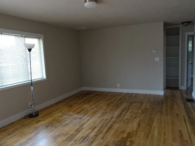 304 Baker Dr — Photo 5