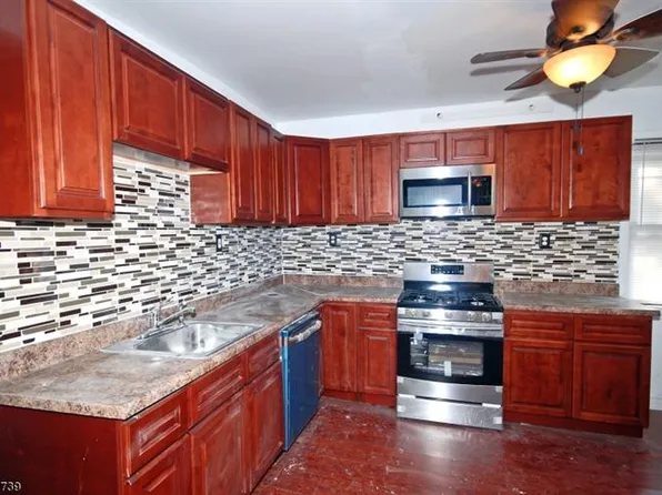 206 N Clinton St, East Orange, NJ 07017