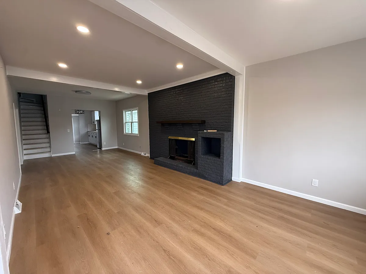 Building Photo - 814 Hessian Ave