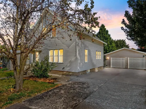 1225 8th St, Marion, IA 52302