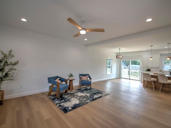 4th image of 10 Topside Cir