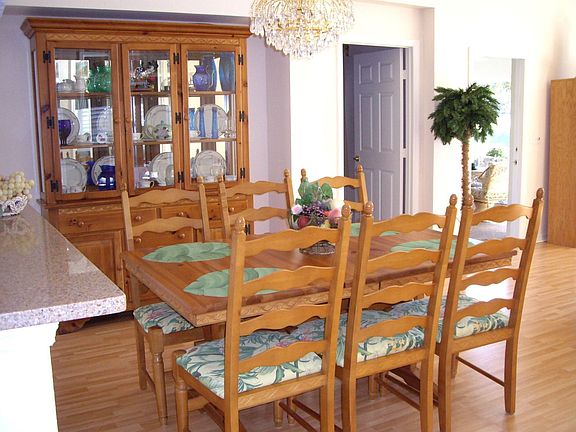 Great Room- dining area