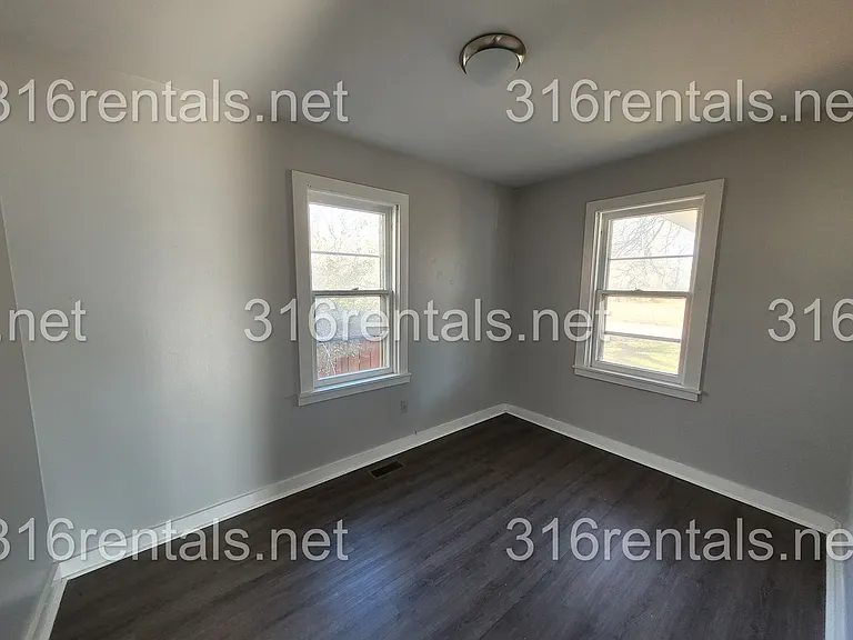 1337 S Fern St — Photo 5