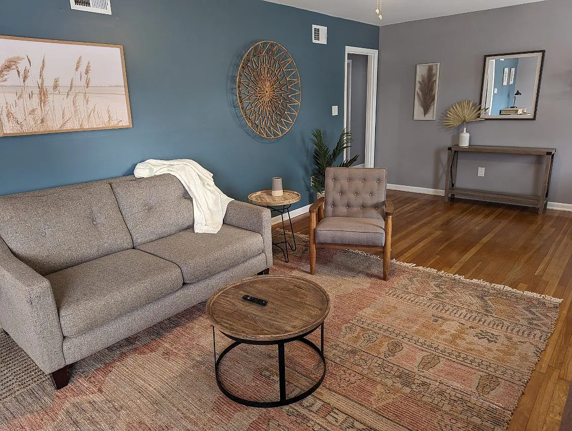 2 bed, 1.0 bath, 1300 sqft, $2,600 — Photo 4