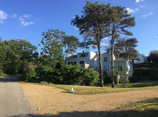 82 Bald Head Cliff Rd, Cape Neddick, ME 03902