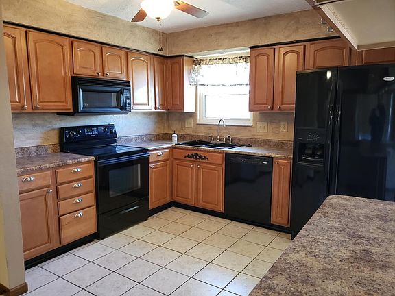 3rd image of 5629 Chateau Way
