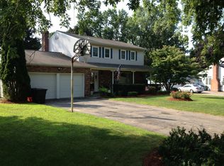 51 Clintonwood Dr, New Windsor, NY 12553