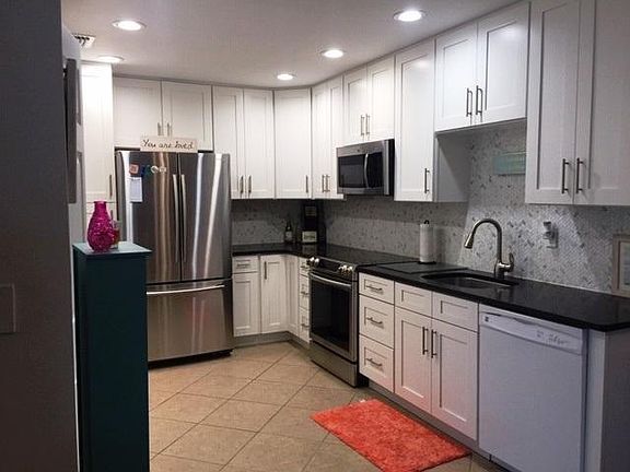 4th image of 15 Fountain Of Youth Blvd APT A