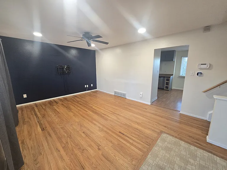 1718 Shenandoah Dr — Photo 2