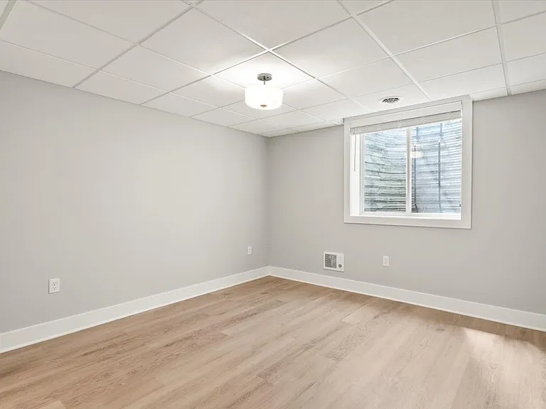 Parker Place — Photo 160