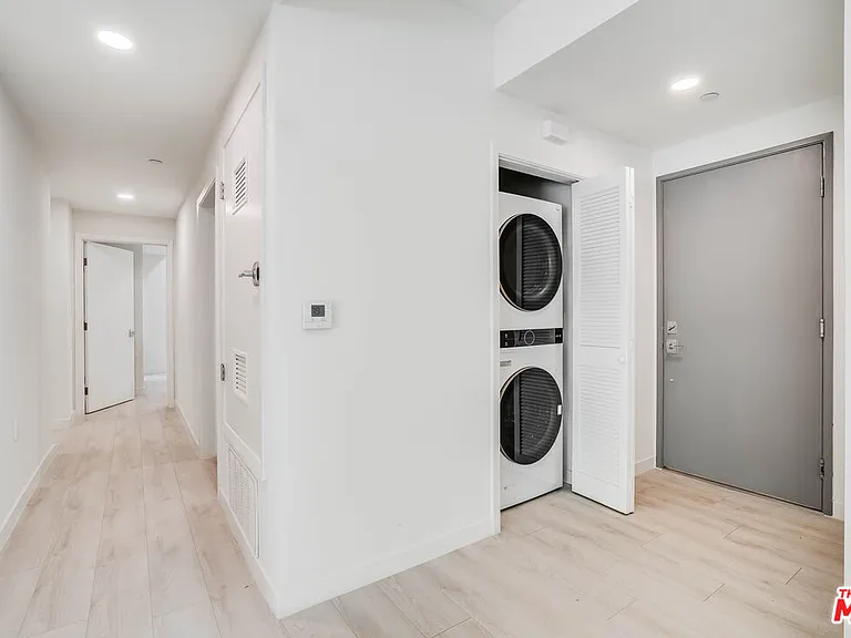 1021 S Shenandoah St #102 — Photo 13