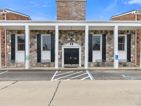 31831 Grand River Ave Unit 71, Farmington, MI 48336