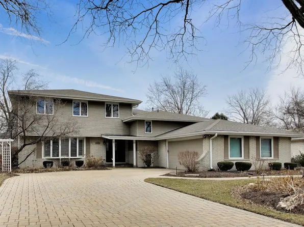 7717 Rohrer Dr, Downers Grove, IL 60516