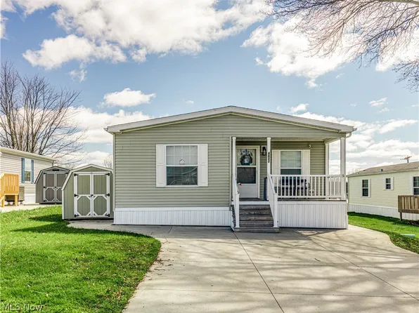 4822 Valley Hills Dr, Ravenna, OH 44266