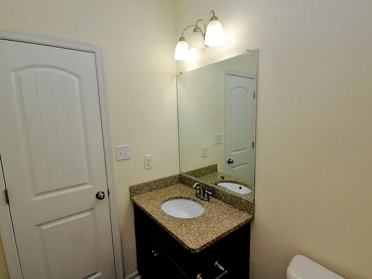 4115 Franklin St — Photo 16