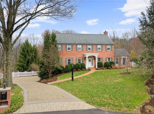 3 Foxwood Dr, Pittsburgh, PA 15238