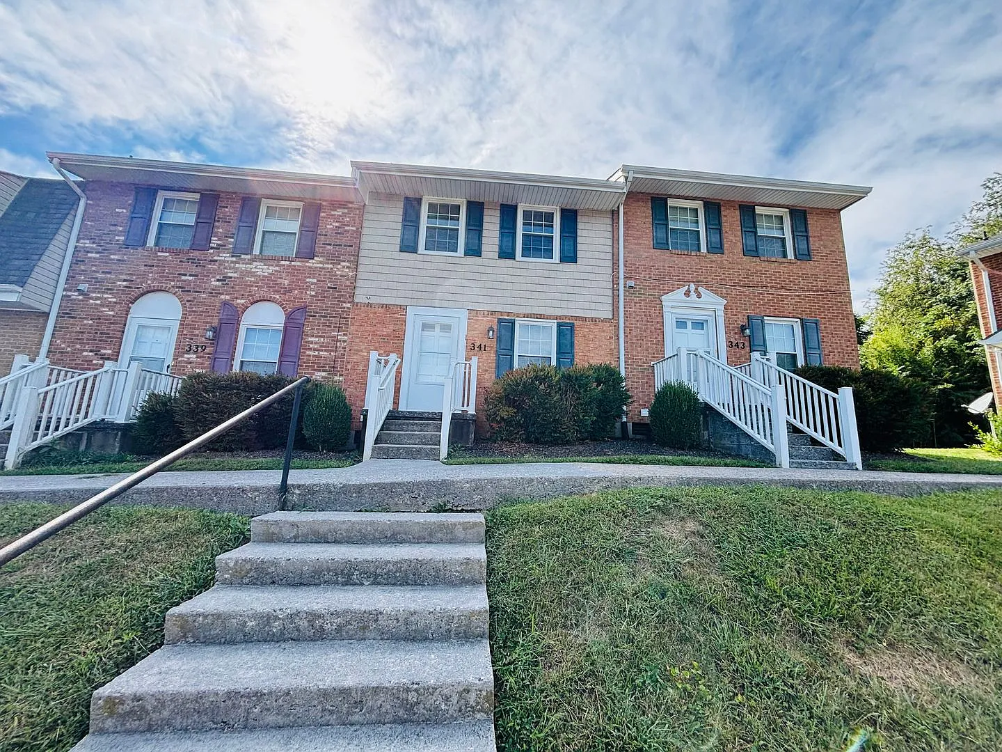 2 Bedroom, 1.5 Bath Townhouse — Photo 4