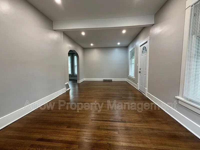 3 bed, 1.0 bath, 1522 sqft, $1,650 — Photo 2