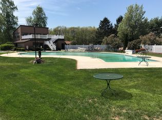 77 Balance Rock Rd APT 15, Seymour, CT 06483