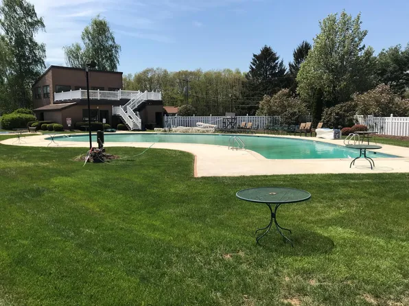 77 Balance Rock Rd APT 15, Seymour, CT 06483