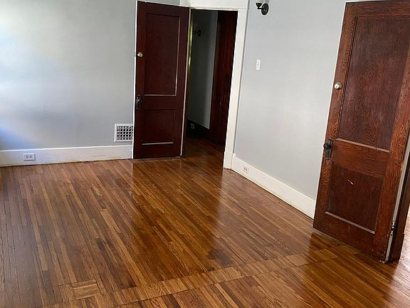 4th image of 19 Abbottsford Pl #2