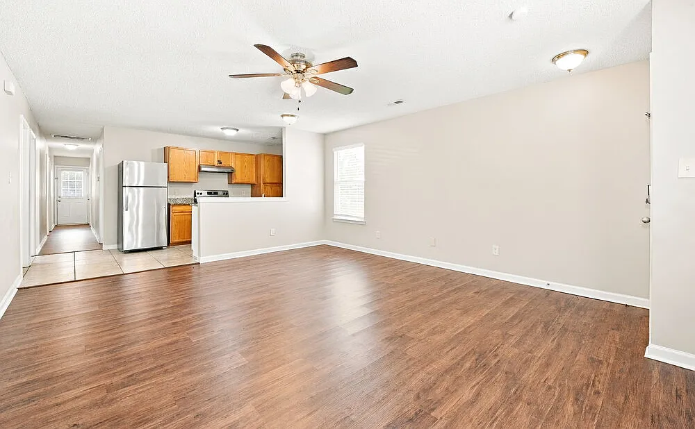 3 bed, 2.0 bath, 1115 sqft, $1,740 — Photo 3