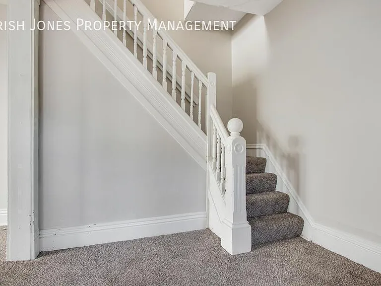 222 W Ferry St — Photo 11