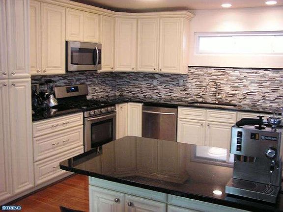 2nd image of 131 Orchard Ct