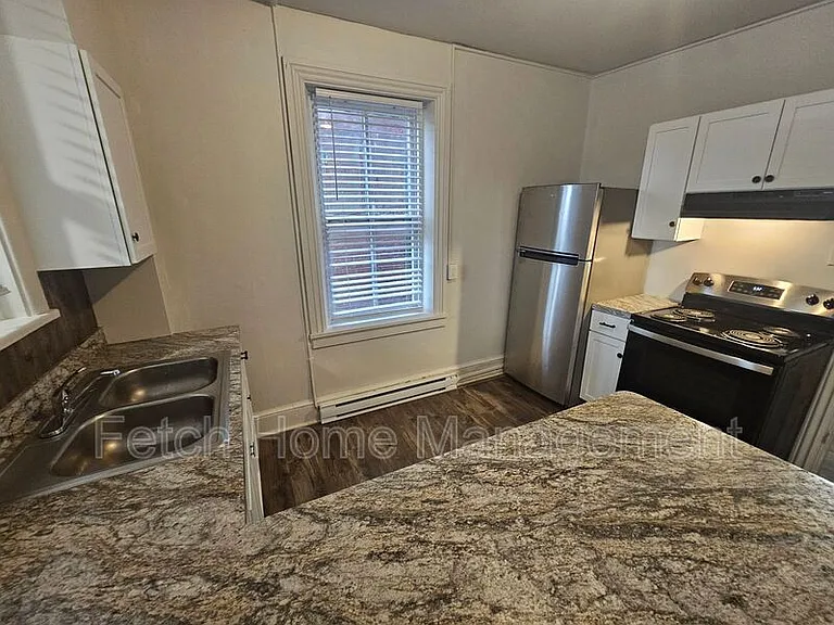 107-109 E Main St #3 — Photo 8