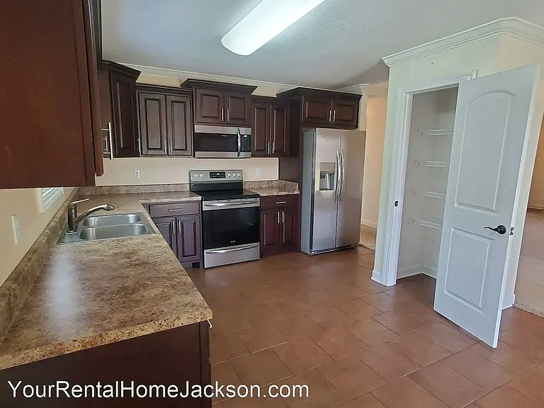82 Grove Hill Ln — Photo 31