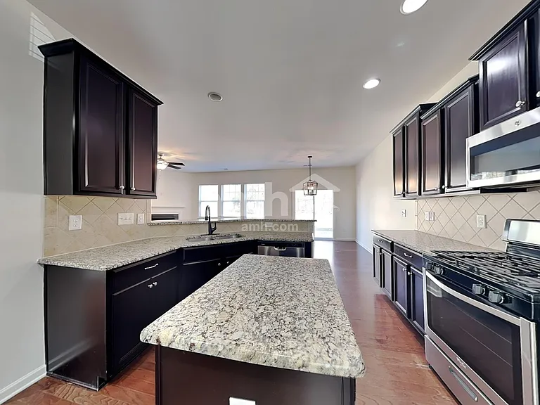 2809 Southern Trace Dr — Photo 3