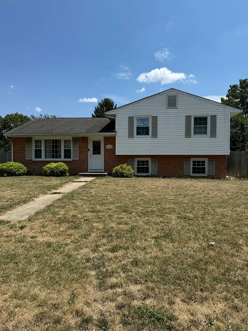 Single Family Home for Rent — Photo 1
