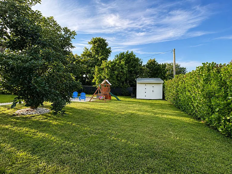 7686 SE Hilltop Ter — Photo 10