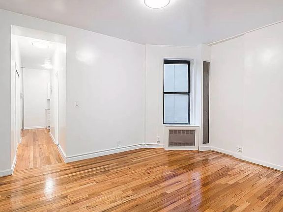 4th image of 160 Waverly Pl APT 5