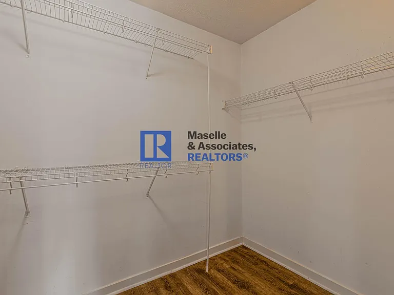624 Post Oak Pl — Photo 23