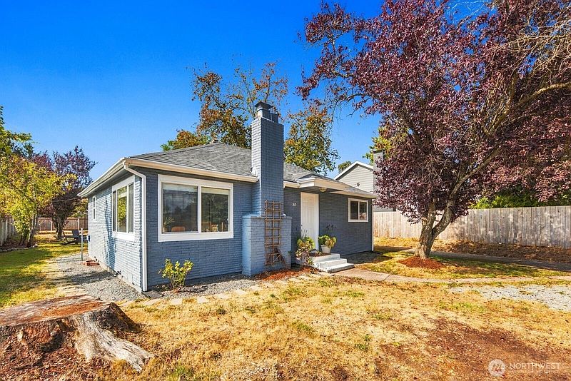 2nd image of 15215 8th Avenue NE