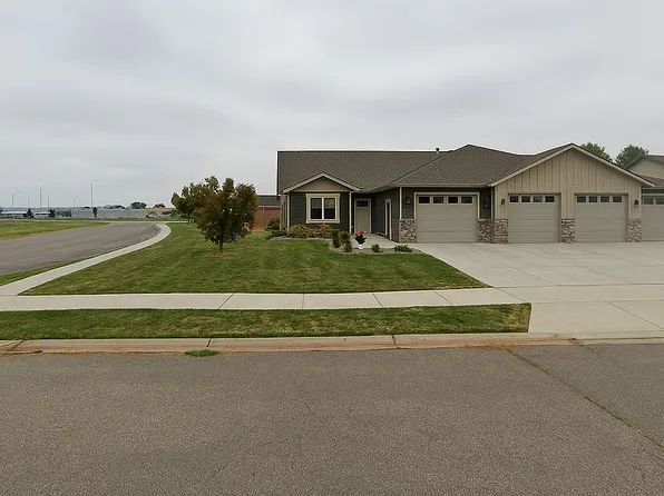4200 Cumberland Loop, Bismarck, ND 58503