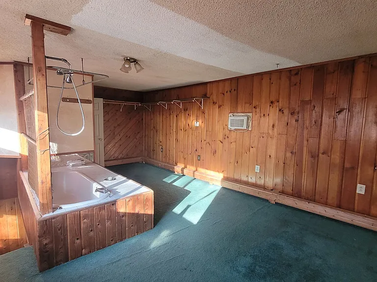 2432 Burtis Ave — Photo 6