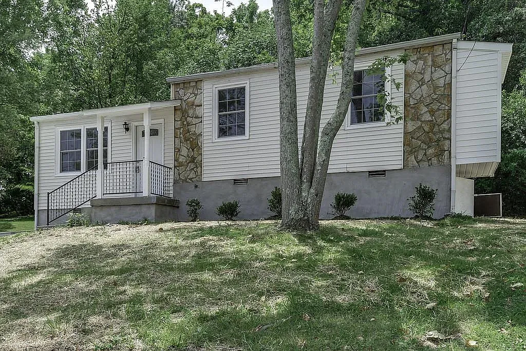 3 bed, 1059 sqft, $2,200 — Photo 1