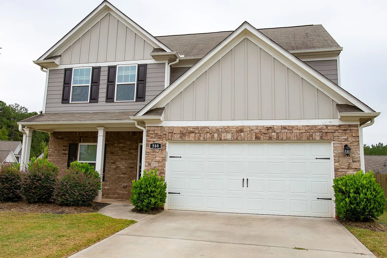 Beautiful. spacious 4 bedroom house in Athens, GA! — Photo 1