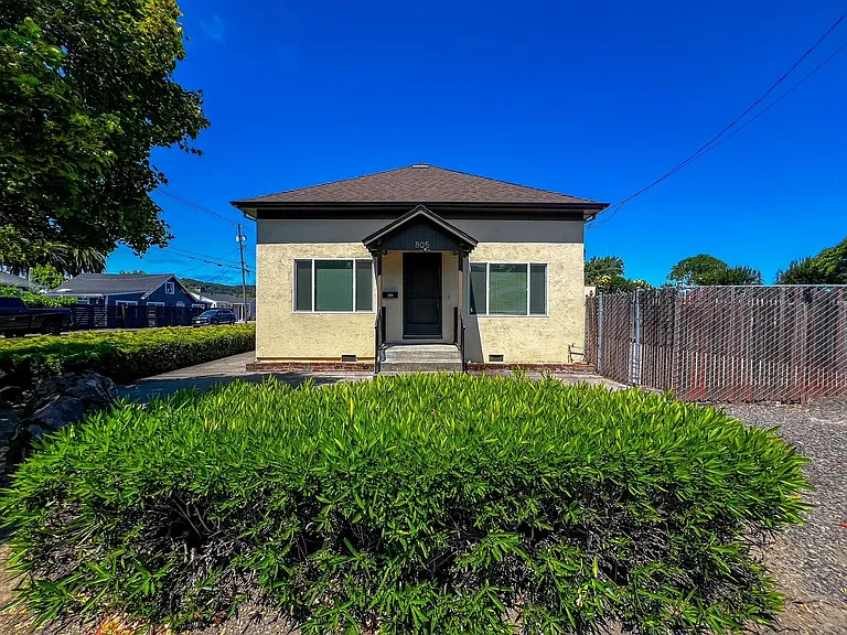 805 California Blvd — Photo 1