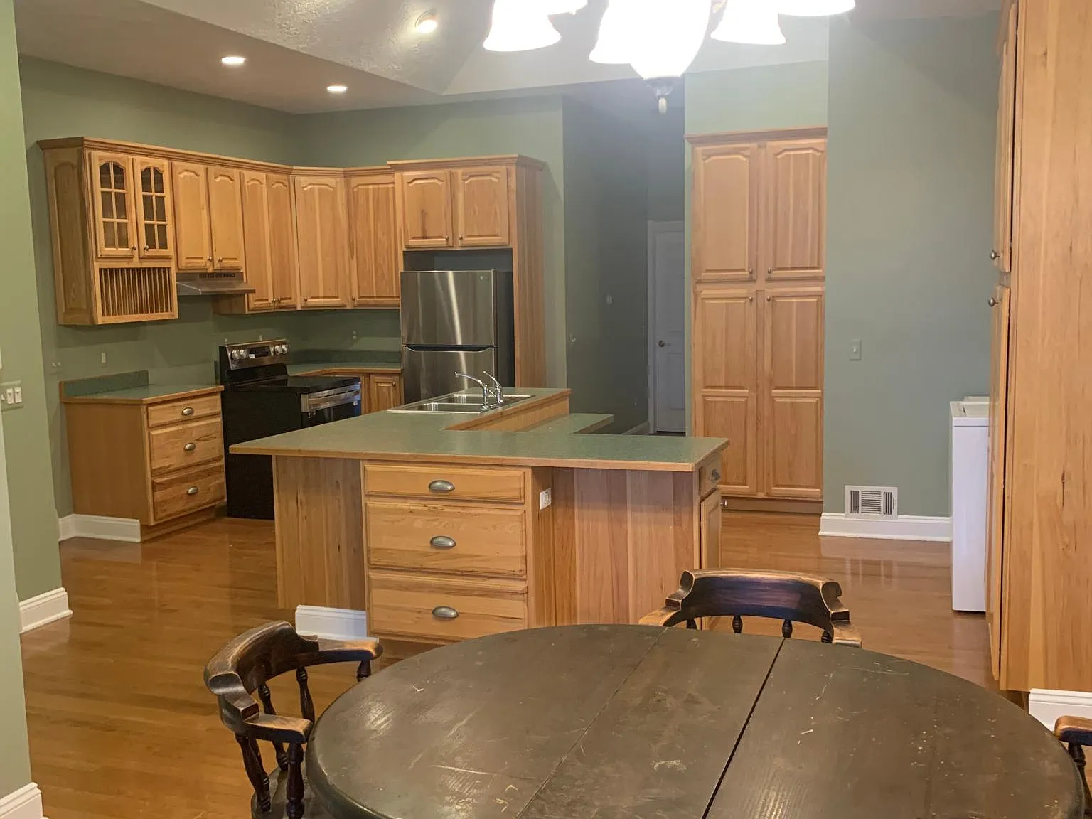 2 bed, 1000 sqft, $1,500 — Photo 1