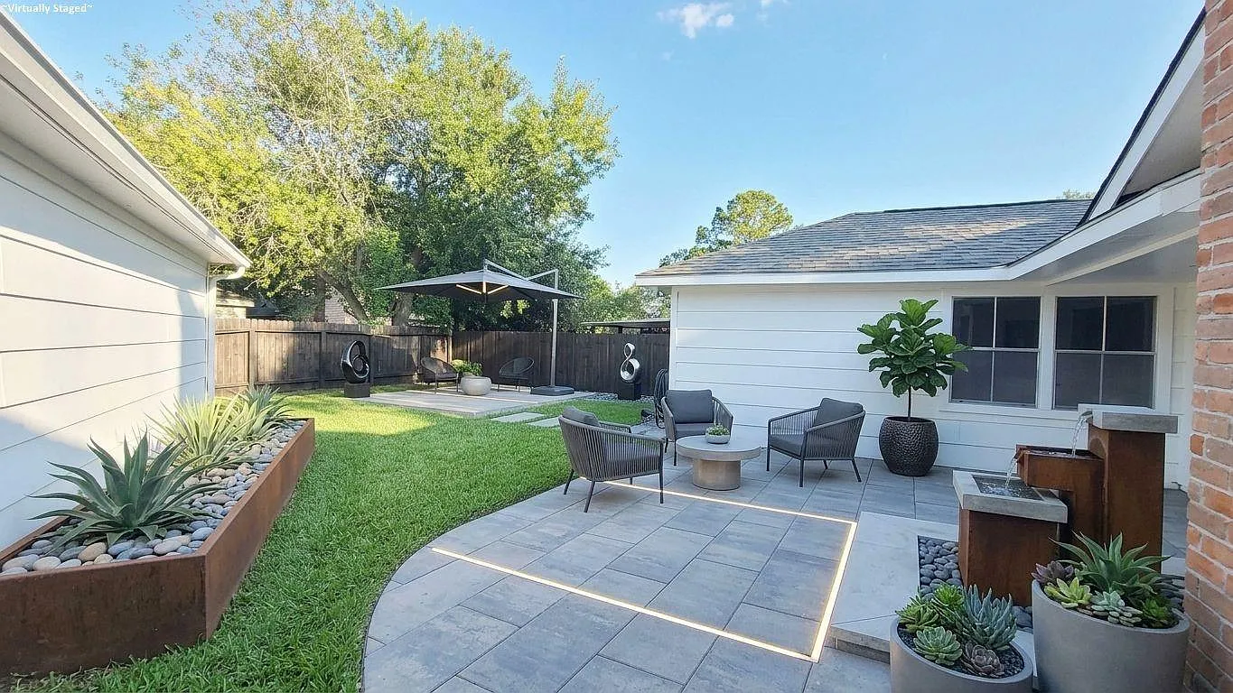 4 bed, 2.5 bath, 2187 sqft, $2,100 — Photo 3