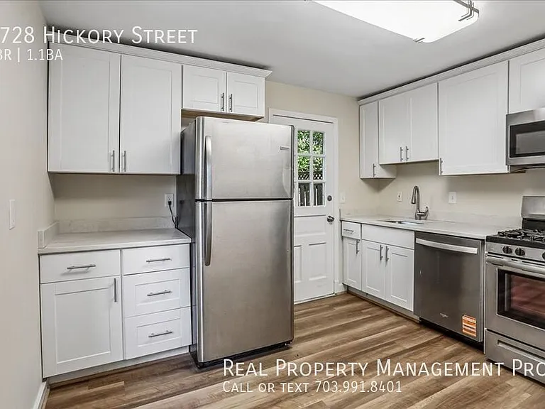 2728 Hickory St — Photo 4