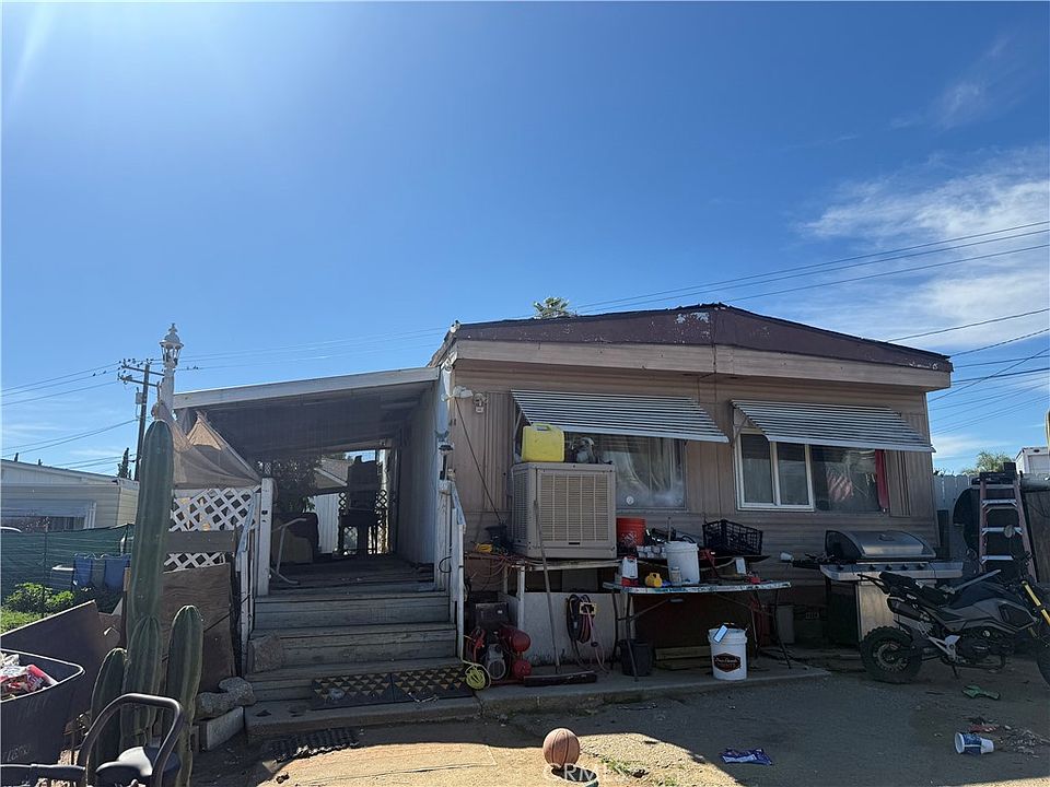 1st image of 548 Bond Dr