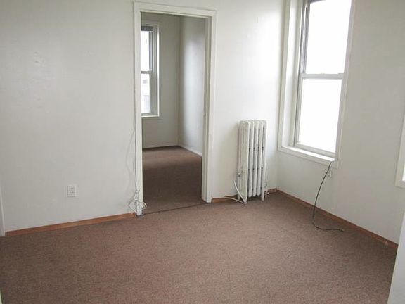 5th image of 400 E 14th St