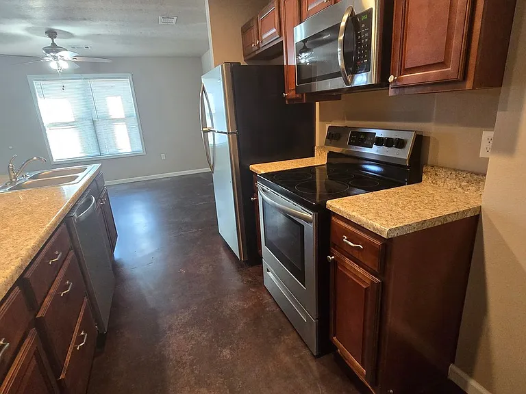 1423 McLain St #9 — Photo 5